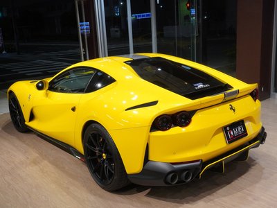 FERRARI 812 - 5