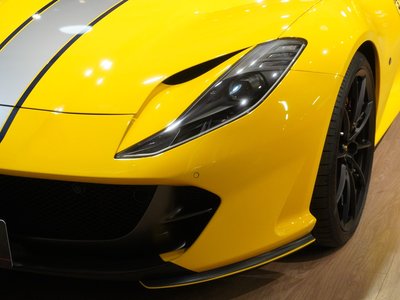 FERRARI 812 - 8