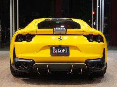 FERRARI 812 - 4