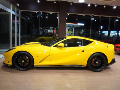 FERRARI 812 - 6