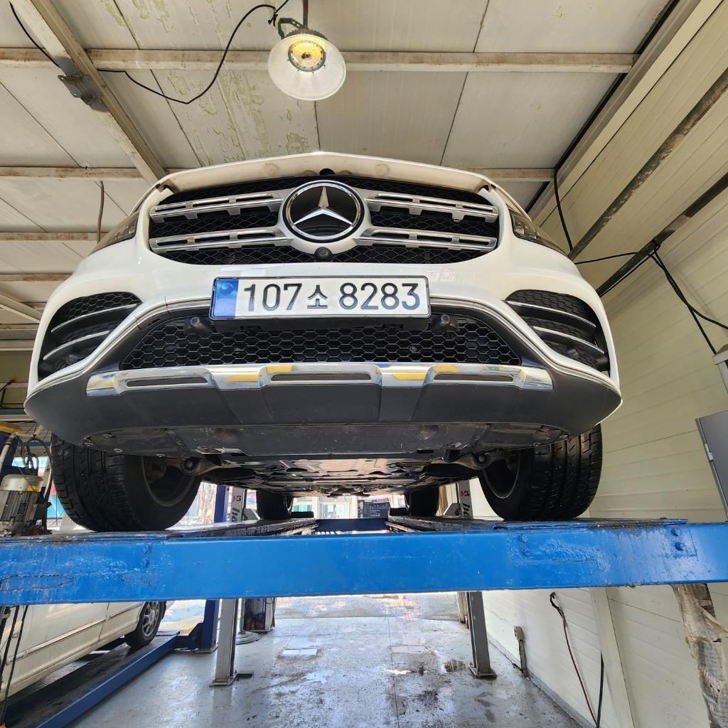 MERCEDES-BENZ GLS - View 1