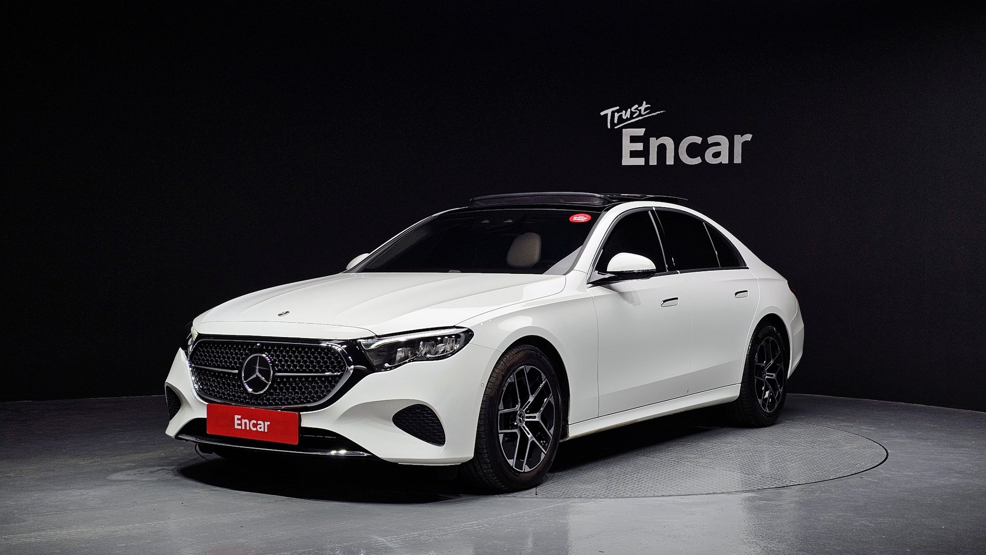 MERCEDES-BENZ E-CLASS - View 1