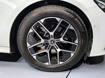 MERCEDES-BENZ E-CLASS - 6