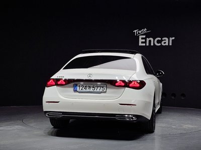 MERCEDES-BENZ E-CLASS - 4