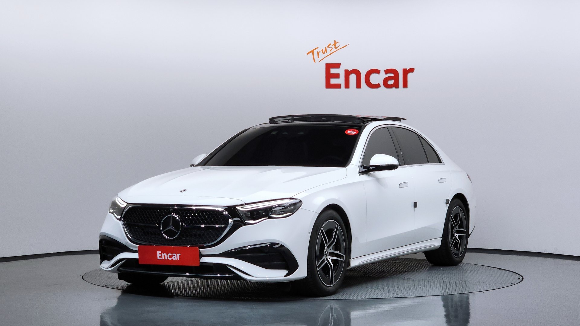 MERCEDES-BENZ E-CLASS - View 1