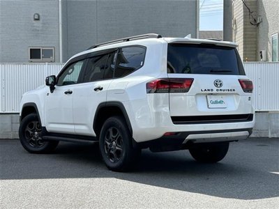 TOYOTA LAND CRUISER 300 - 9