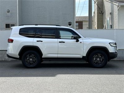 TOYOTA LAND CRUISER 300 - 6