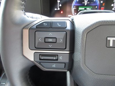 صورة مصغرة 39 لـ 2024 Toyota LAND CRUISER 250