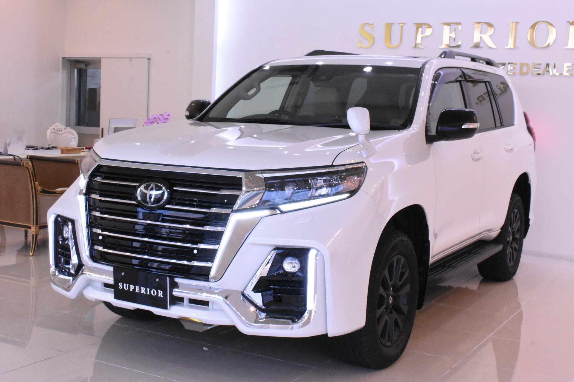 TOYOTA LAND CRUISER PRADO - View 1