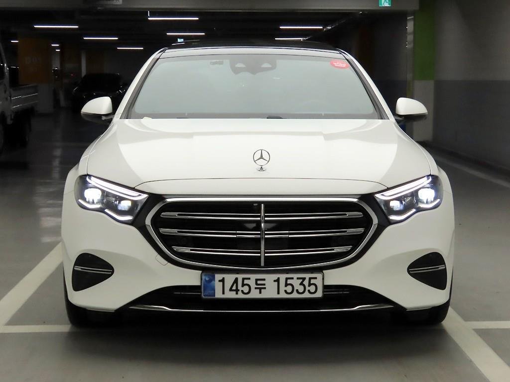 MERCEDES-BENZ E-CLASS - View 1