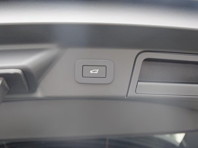 2025 LAND Rover RANGE ROVER VELAR — миниатюра 13