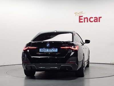 2022 BMW I4 — фото 3