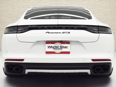 PORSCHE PANAMERA - 4