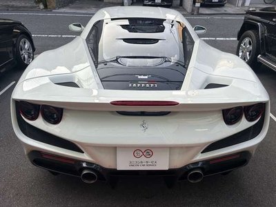 FERRARI F8 - 6