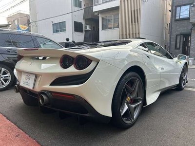 FERRARI F8 - 8