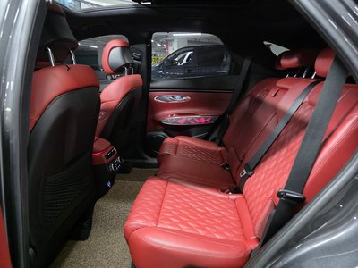 صورة 5 لـ 2021 Genesis GV70