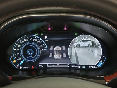 صورة 9 لـ 2021 Genesis GV70