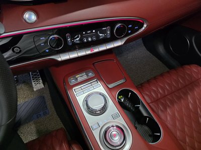 2021 Genesis GV70 — миниатюра 12
