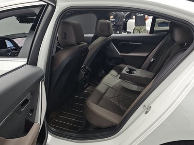 صورة مصغرة 18 لـ 2024 BMW 5 SERIES