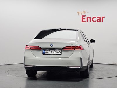 صورة 4 لـ 2024 BMW 5 SERIES