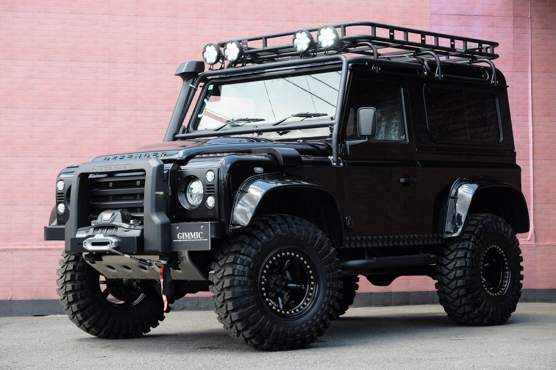 LAND ROVER DEFENDER - View 1