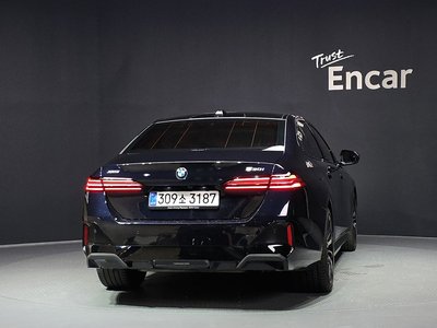 2026 BMW 5 SERIES — фото 3