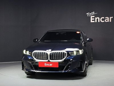 2026 BMW 5 SERIES — фото 2