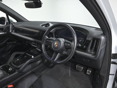 صورة 10 لـ 2025 Porsche CAYENNE