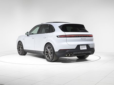 صورة 8 لـ 2025 Porsche CAYENNE