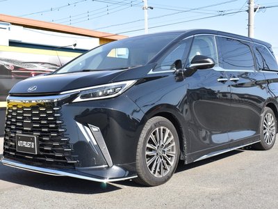 LEXUS LM - 1