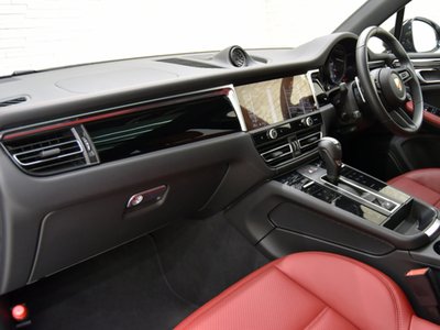 2024 Porsche MACAN photo 8
