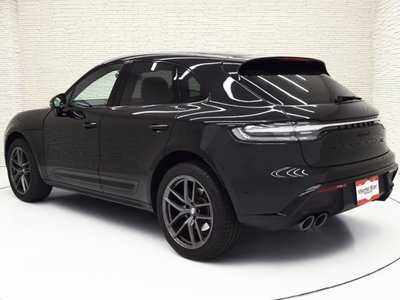 2024 Porsche MACAN photo 2