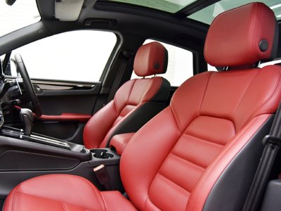 2024 Porsche MACAN photo 7