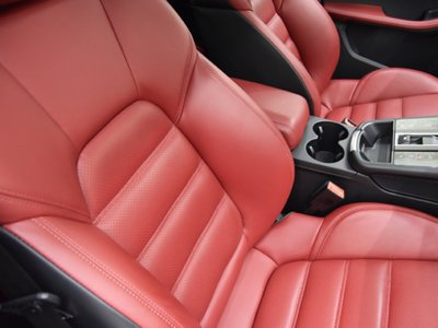2024 Porsche MACAN photo 10