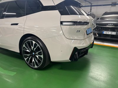 BMW IX - 5