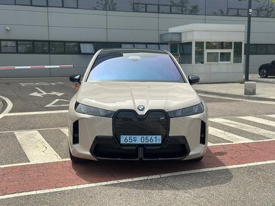 BMW IX - 1