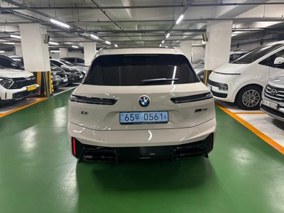 BMW IX - 8