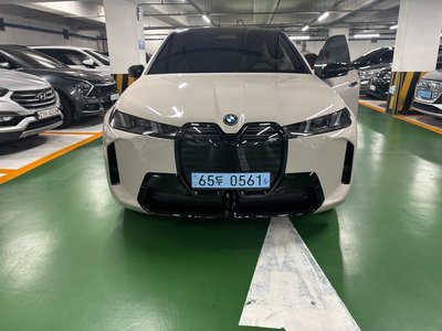 BMW IX - 2