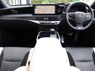 صورة 3 لـ 2022 Lexus LS