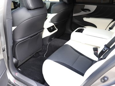 صورة 5 لـ 2022 Lexus LS