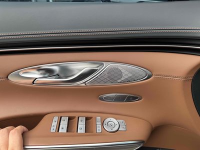 صورة 8 لـ 2023 Genesis GV70
