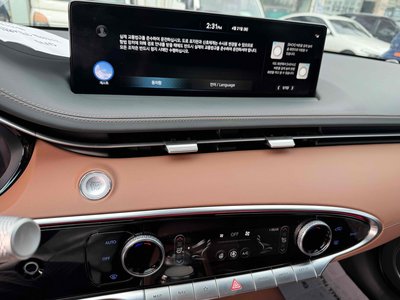صورة 9 لـ 2023 Genesis GV70