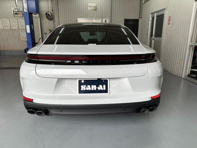 PORSCHE PANAMERA - 10