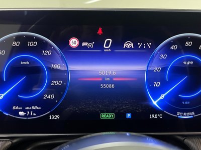 MERCEDES-BENZ EQE - 8