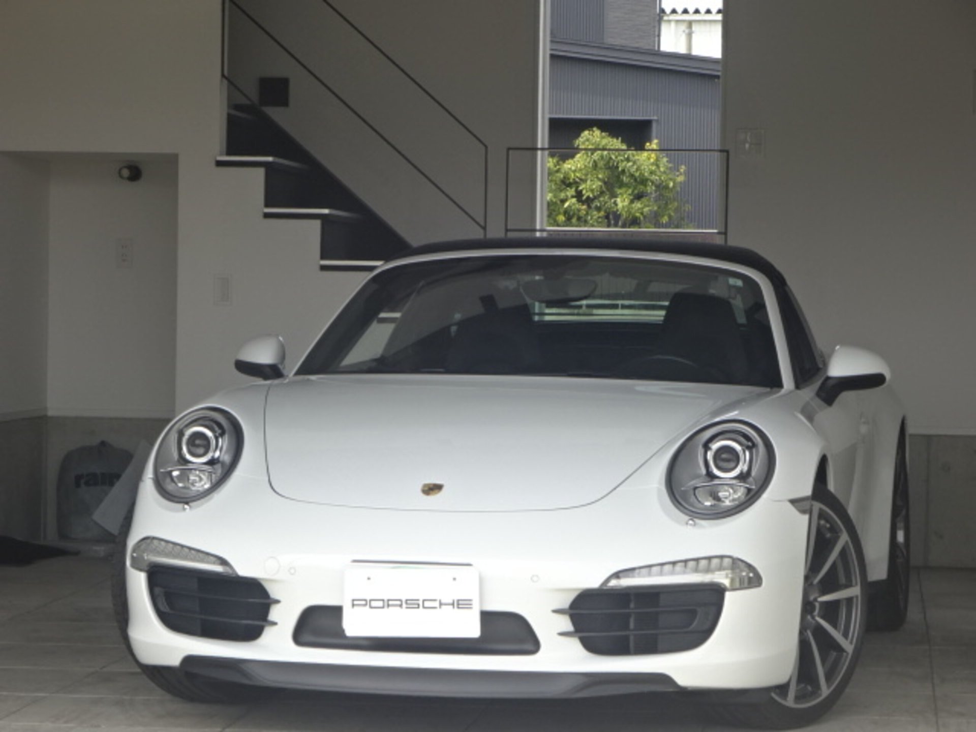 PORSCHE 911 - View 1