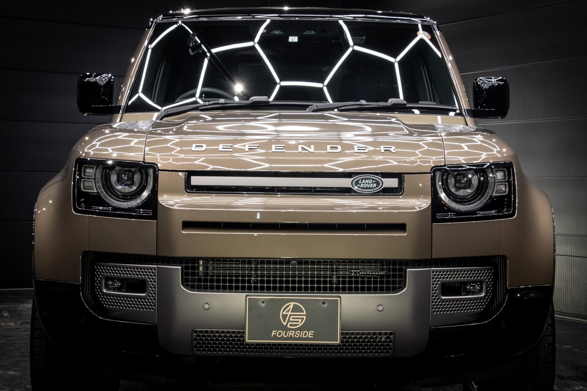 LAND ROVER DEFENDER - View 1