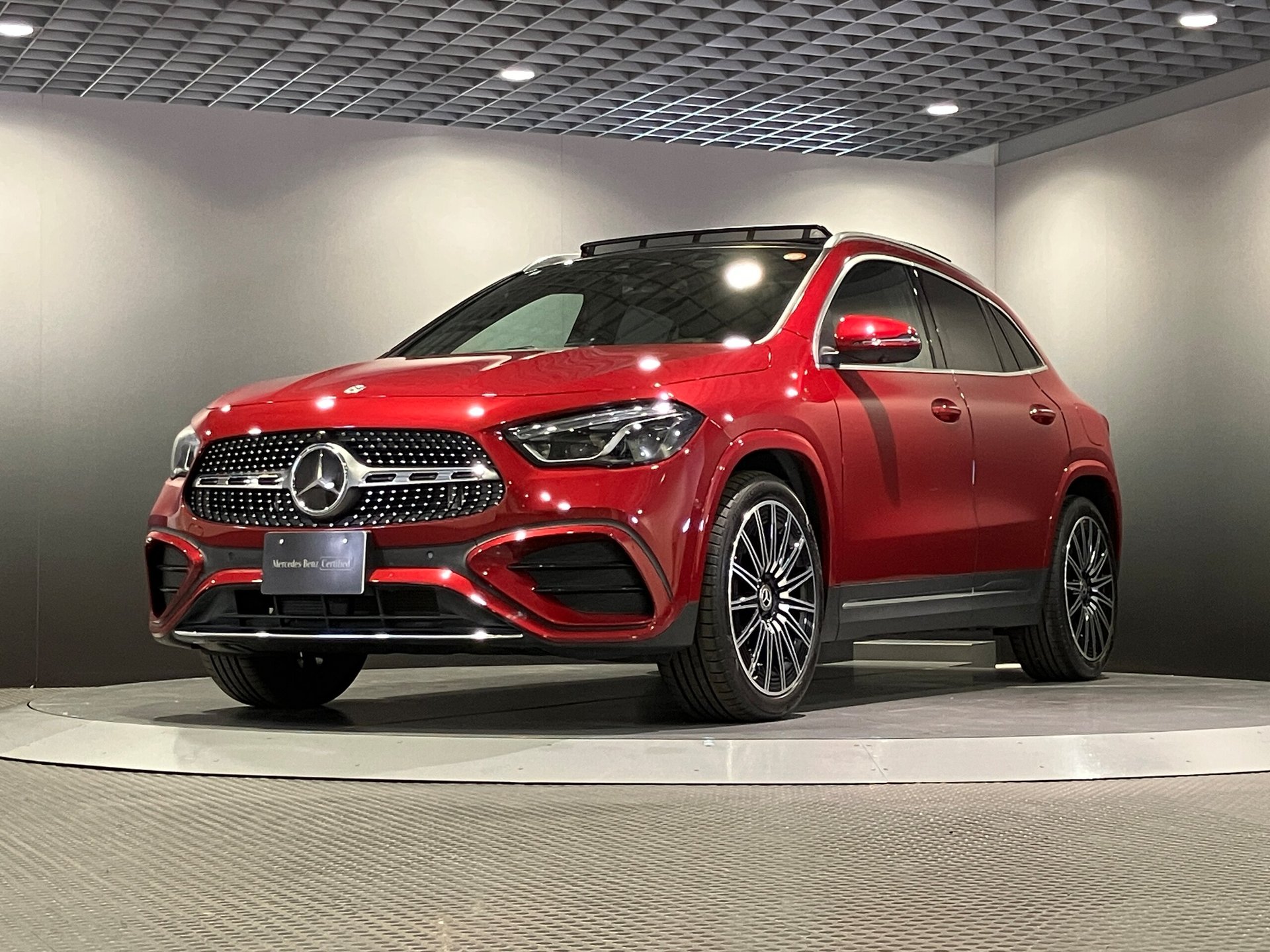 MERCEDES-BENZ GLA - View 1