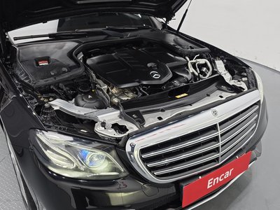 MERCEDES-BENZ E-CLASS - 7