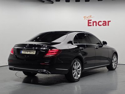 MERCEDES-BENZ E-CLASS - 4