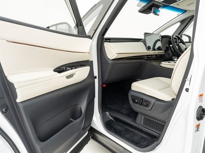 صورة مصغرة 33 لـ 2024 Lexus LM